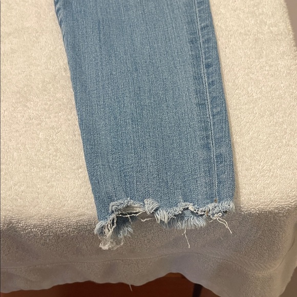 Madewell Distressed 9” High Rise Stretch Jean Raw Edge Waist 32” Inseam 28” - Picture 12 of 16